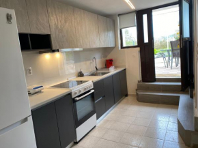 Roula s cozy apartment with private yard & parking